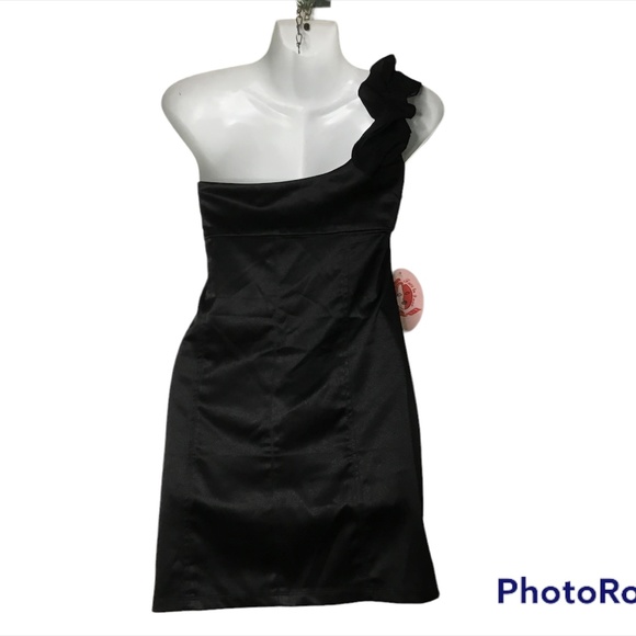 Off the shoulder Black cocktail dress size 12 - Picture 2 of 6